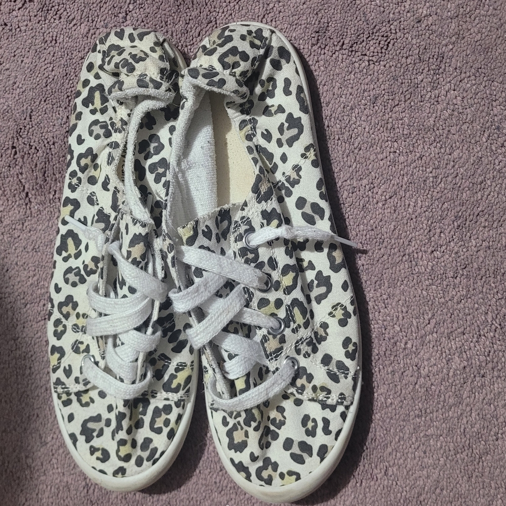 Time and Tru White and Black Sneakers Casual Lace-Up